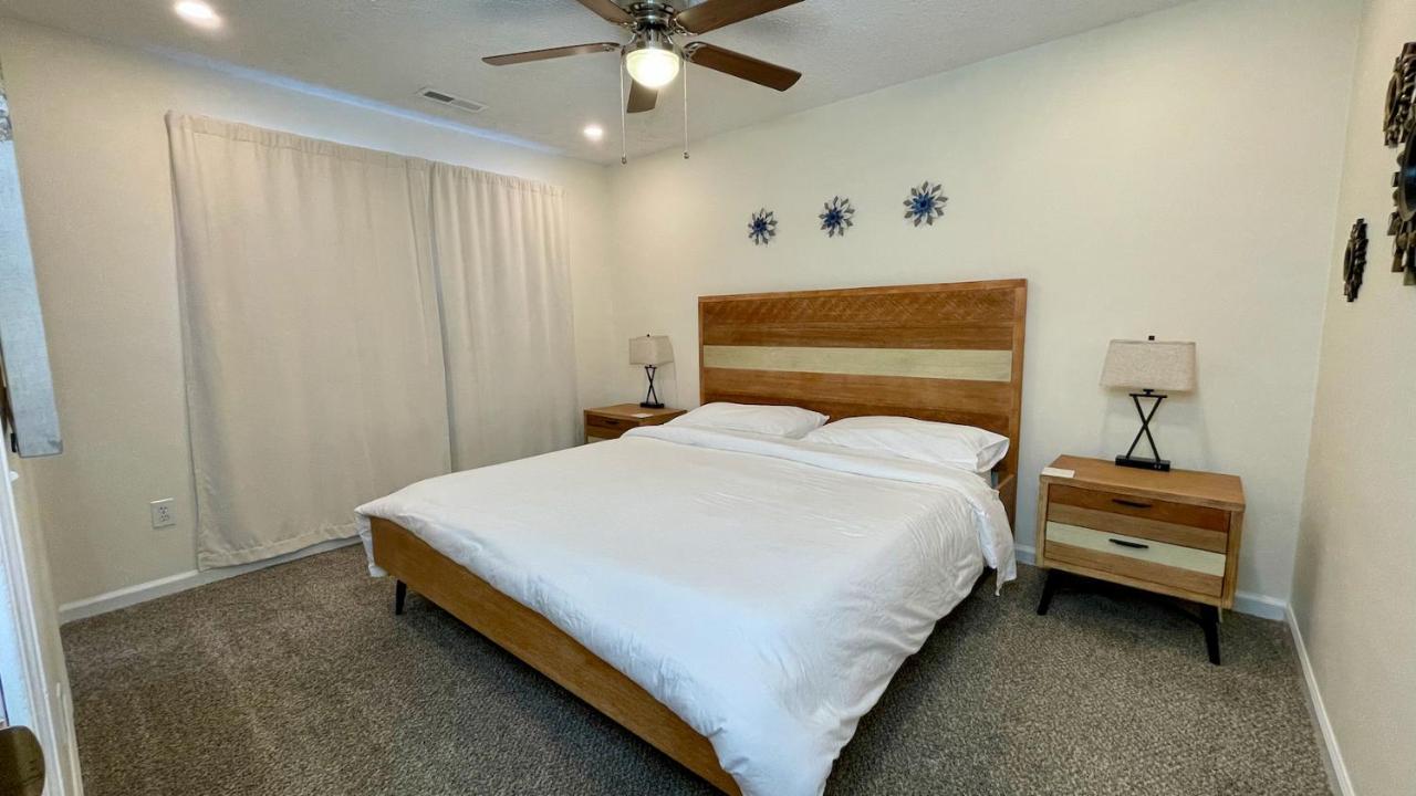 The Blue Door At Sylva Home Base Apartments ภายนอก รูปภาพ